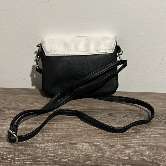 Claire’s mini side bag - Picture 5 of 5